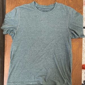 Men’s green Patagonia tech shirt capilene daily medium athletic